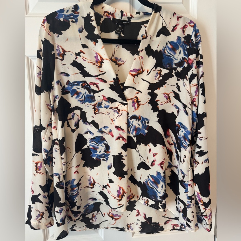 Aqua floral vneck blouse